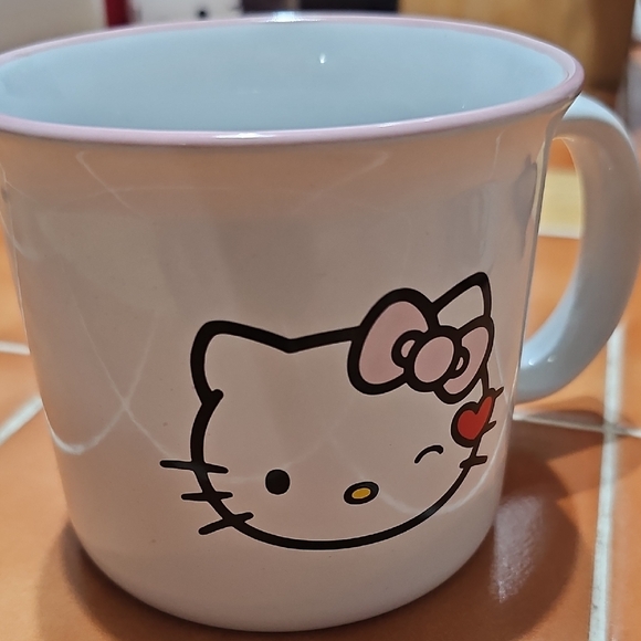 Hello Kitty Winking Mug - Picture 3 of 3